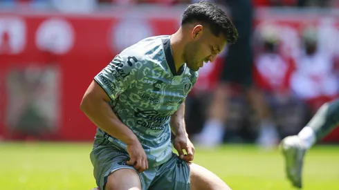 Eduardo Aguirre abandonó el campo de juego con oxígeno