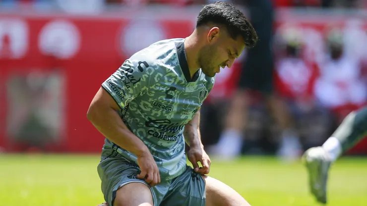 Eduardo Aguirre abandonó el campo de juego con oxígeno