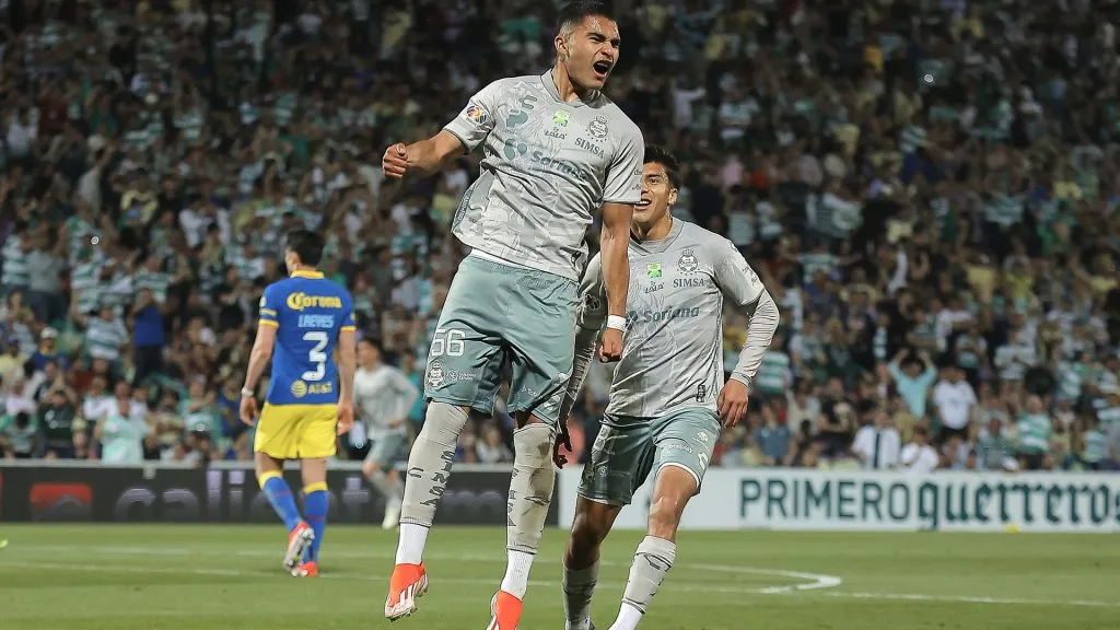 Stephano Carrillo convirtió su primer gol con Santos