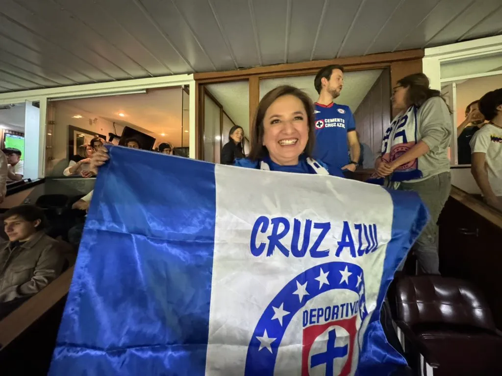 Xóchitl Gálvez sigue a Cruz Azul desde niña. (Twitter)