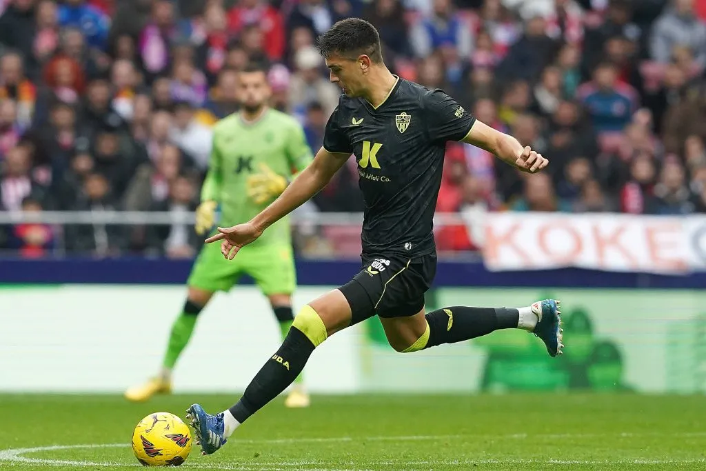 César Montes con el Almería (Imago)