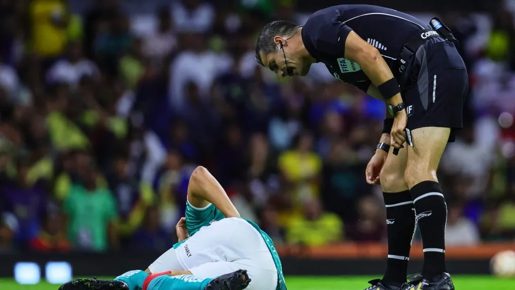 Fernando Hernández después del rodillazo que le dio a Lucas Romero [Foto: Getty]