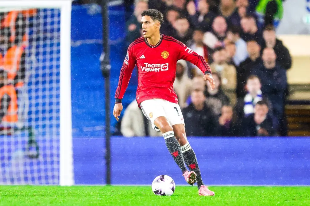 Raphael Varane podría integrar la zaga central junto a Guido Pizarro. (Imago)