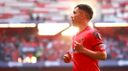 Leo Fernández podría seguir lejos de México.