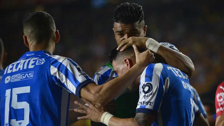 Maxi Meza festeja el gol de Monterrey.