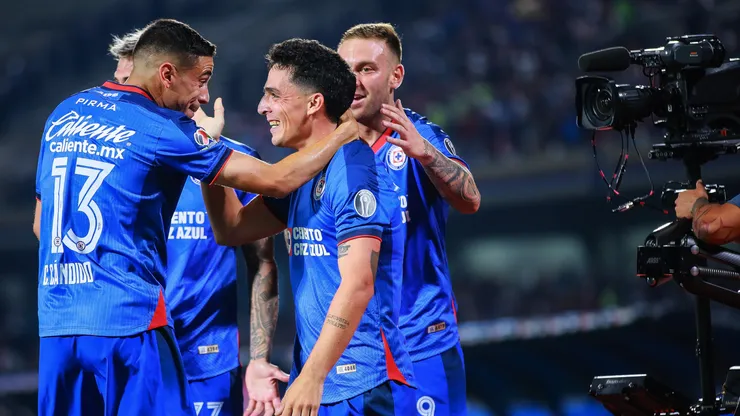 Faravelli festeja el gol de Cruz Azul.