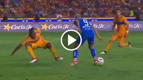 ¡Lo sentó! La jugada con la que Germán Berterame humilló a Samir Caetano en Tigres vs. Rayados