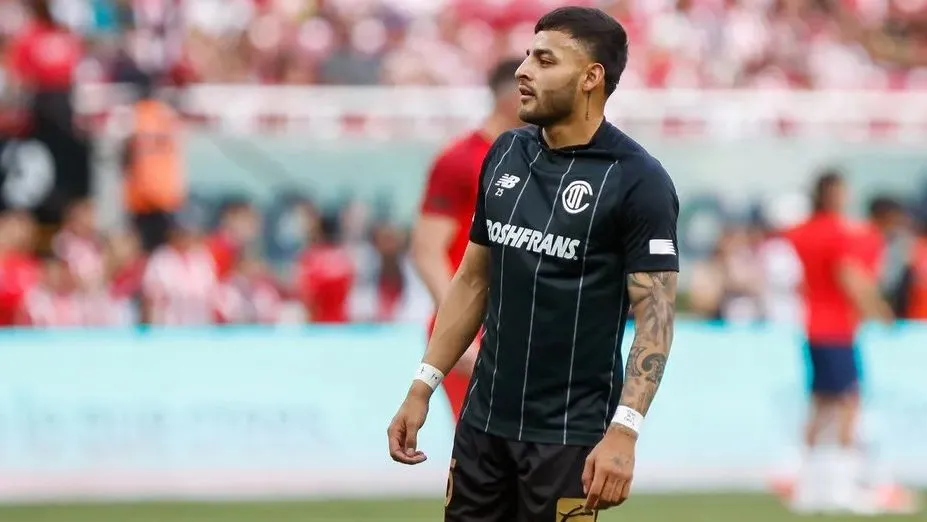 Alexis Vega bajó los humos de los cánticos de las gradas de Chivas [Foto: Liga MX]