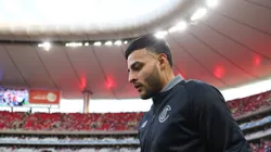 Alexis Vega no se inmutó ante el clima hostil de la cancha.