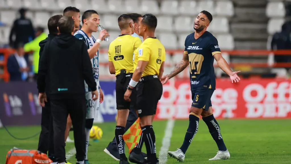La protesta de Nathan por la expulsión del juez del partido [Foto: Getty]