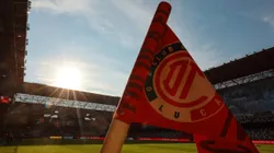 El público escarlata pide la salida de cuatro jugadores.