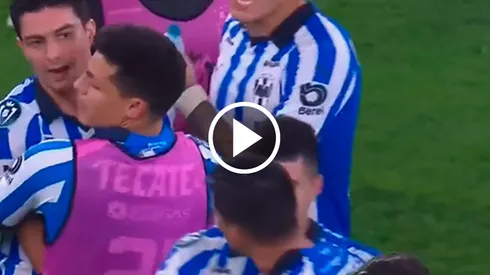 Maxi Meza y un fuerte cruce con Stefan Medina.