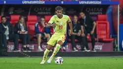La joven promesa de España, Lamine Yamal, con el balón en el duelo ante Albania.