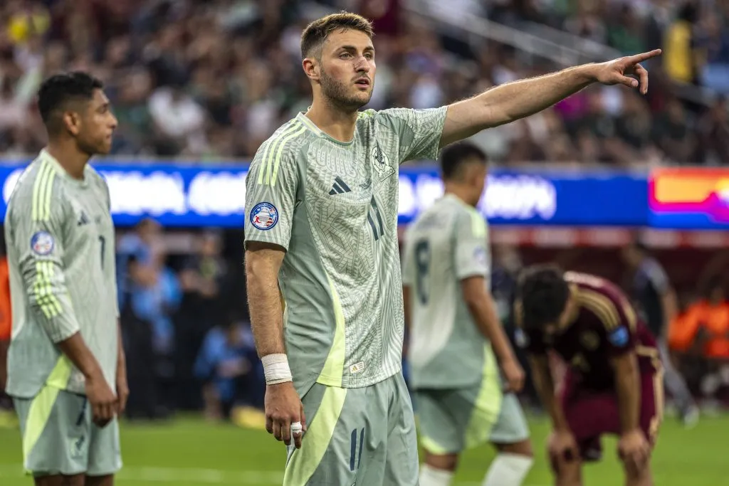 Santiago Giménez no convierte con la Selección Mexicana desde hace once partidos. (Imago)