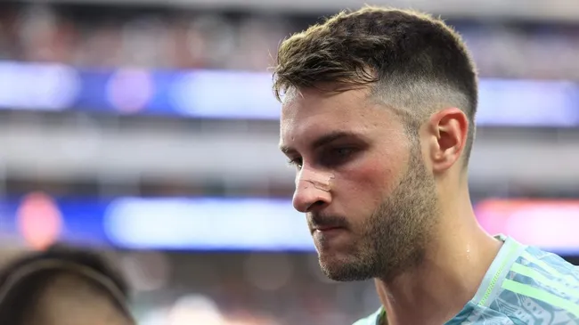 El fastidio de Santiago Giménez por su falta de gol [Foto: Getty]