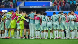 Los jugadores de México reunidos tras la derrota con Venezuela.