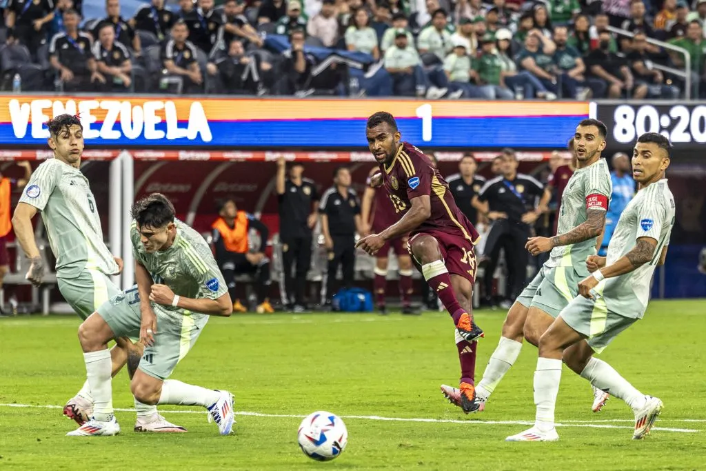La derrota con Venezuela fue un duro golpe para el Tri (IMAGO)