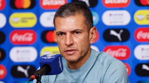 Lozano compareció ante los medios de comunicación.