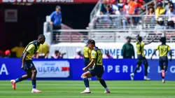 Los jugadores de la Selección Ecuatoriana festejan el tanto de Jeremy Sarmiento ante Venezuela.
