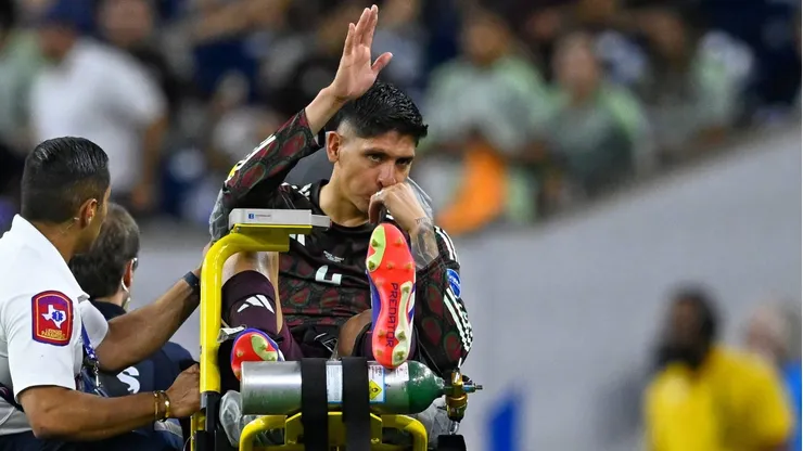 El capitán del Tri abandonó el campo durante el primer tiempo.