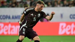 El delantero viene de cumplir una muy buena temporada con el Feyenoord.