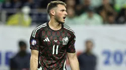 Santiago Giménez fue sustituido en el segundo tiempo.