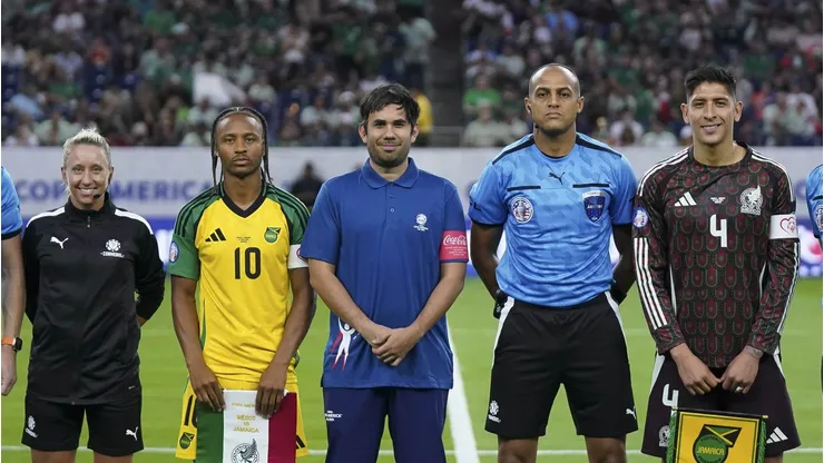 Werevertumorro, sorpresivamente presenció el sorteo de capitanes previo a México vs. Jamaica