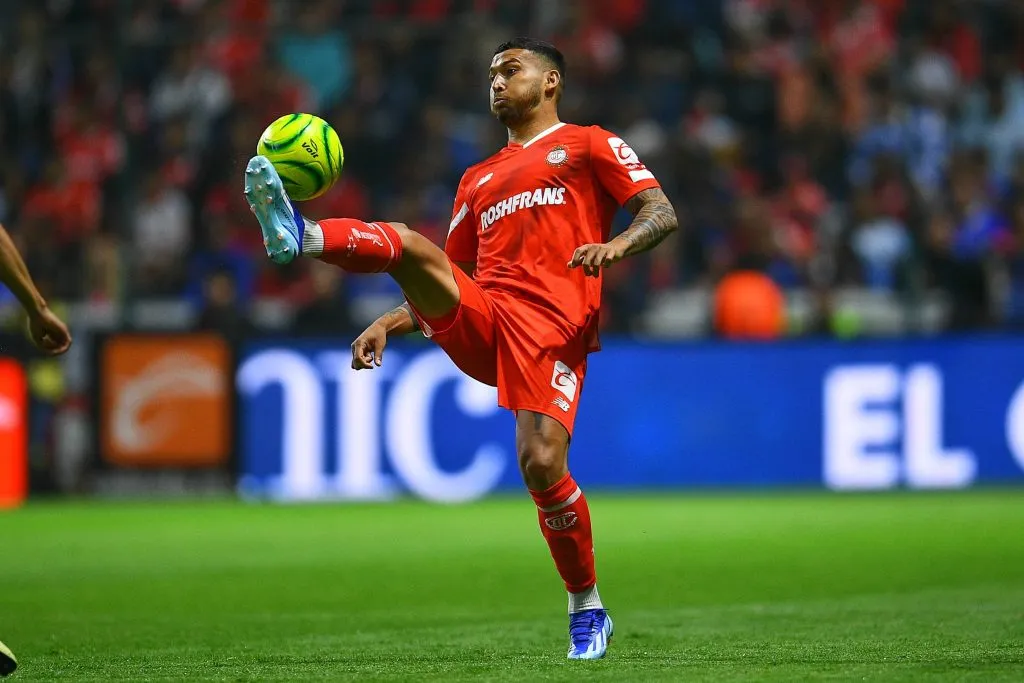 Juan Escobar estará alrededor de tres meses fuera de las canchas. (Imago)