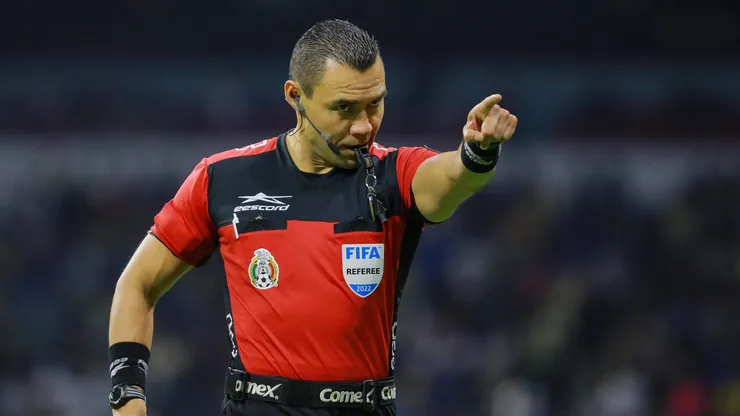 El 'Gato' Ortiz, agasajado por sus actuaciones.