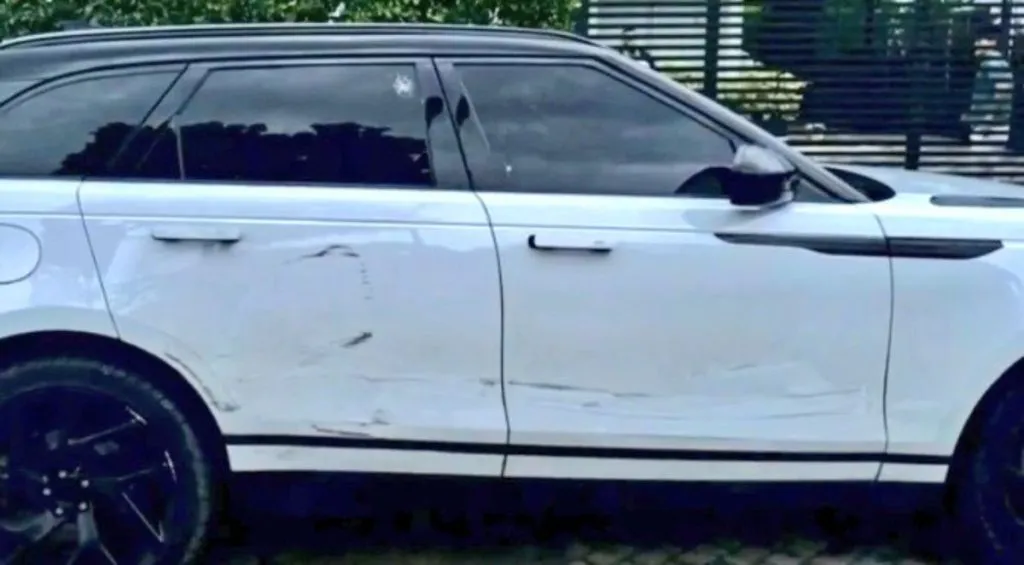 Así quedó el vehículo de Edwin Cardona. (Captura de pantalla de redes sociales)