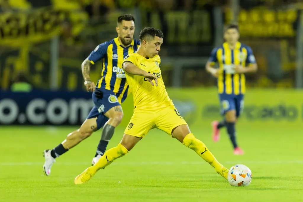 Leo Fernández continuará en Peñarol hasta fin de año. (Imago)