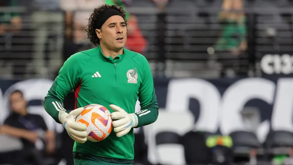 Guillermo Ochoa, afuera de la Copa América 2024 por decisión de Lozano [Foto: Getty]