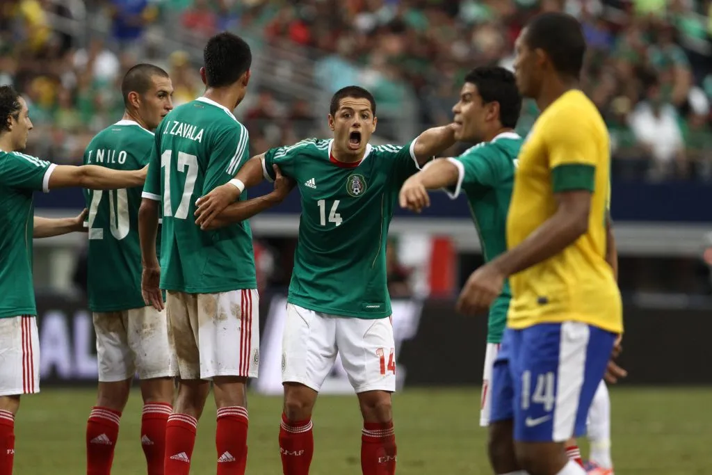 Chicharito Hernández había anotado lo que era el último gol de México ante Brasil hasta este sábado. (Imago)