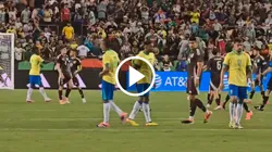 Los futbolistas del 'Tri', detrás de la playera de Vini.