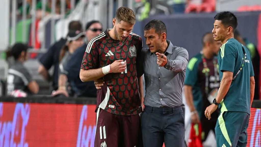 Santiago Giménez no ha tenido los minutos esperados con Jaime Lozano (IMAGO)