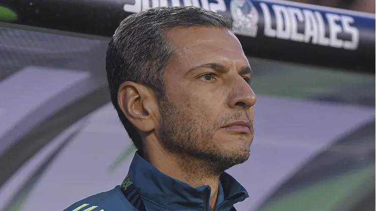 ¿Guillermo Martínez o Santiago Giménez? Jaime Lozano y su primera polémica decisión en México