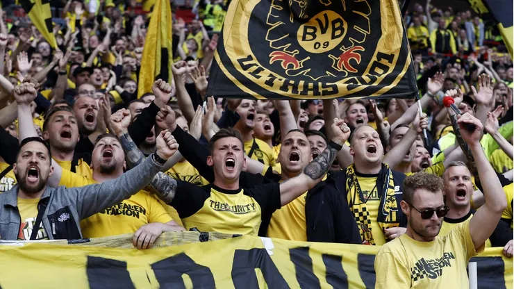 Los aficionados del Borussia Dortmund invadieron las calles de Londres.