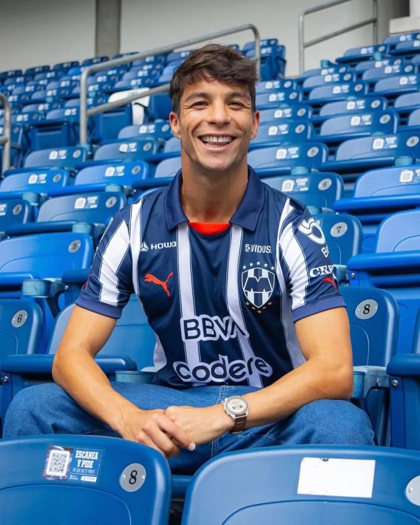 Óliver Torres espera por su debut en Rayados (Fuente: @olitorres10)