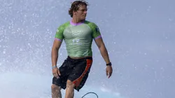 El surfista mexicano se clasificó a octavos de final.