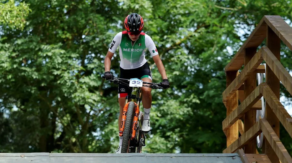 Erika Rodríguez en plena acción en la carrera de ciclismo de montaña [Foto: Getty]