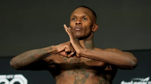 Israel Adesanya será el gran protagonista de UFC 305 en Australia.