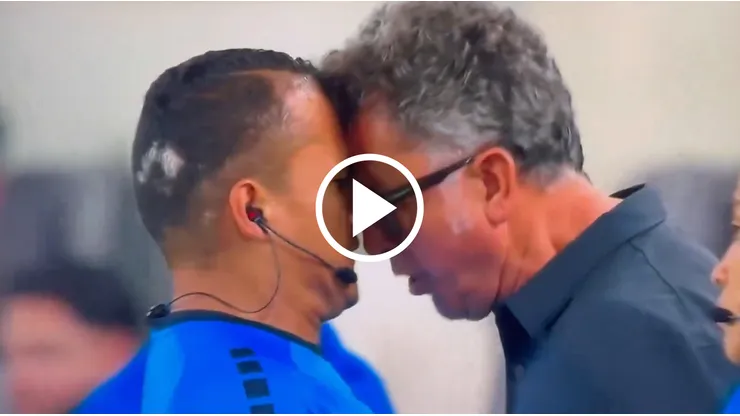 ¡Perdió la cabeza! Juan Carlos Osorio enloqueció y se encaró con los árbitros del LAFC vs. Xolos