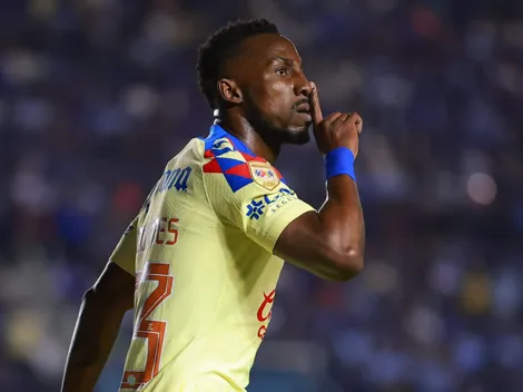 Julián Quiñones se burló de Chivas y sus aficionados por redes sociales