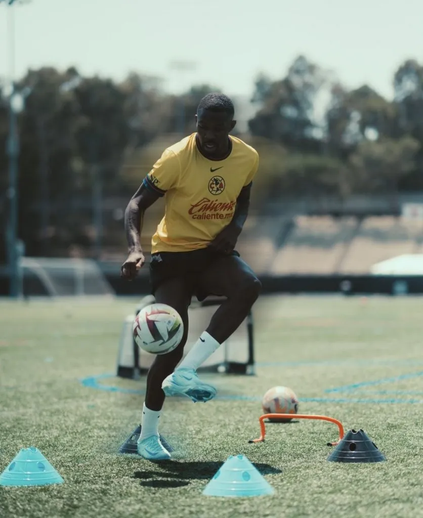 La foto de Marcus Thuram entrenándose con la playera del América. (Instagram de Marcus Thuram)