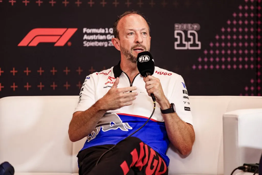 Peter Bayer agradeció no ser responsable de tomar la decisión sobre el futuro de Checo Pérez (IMAGO)