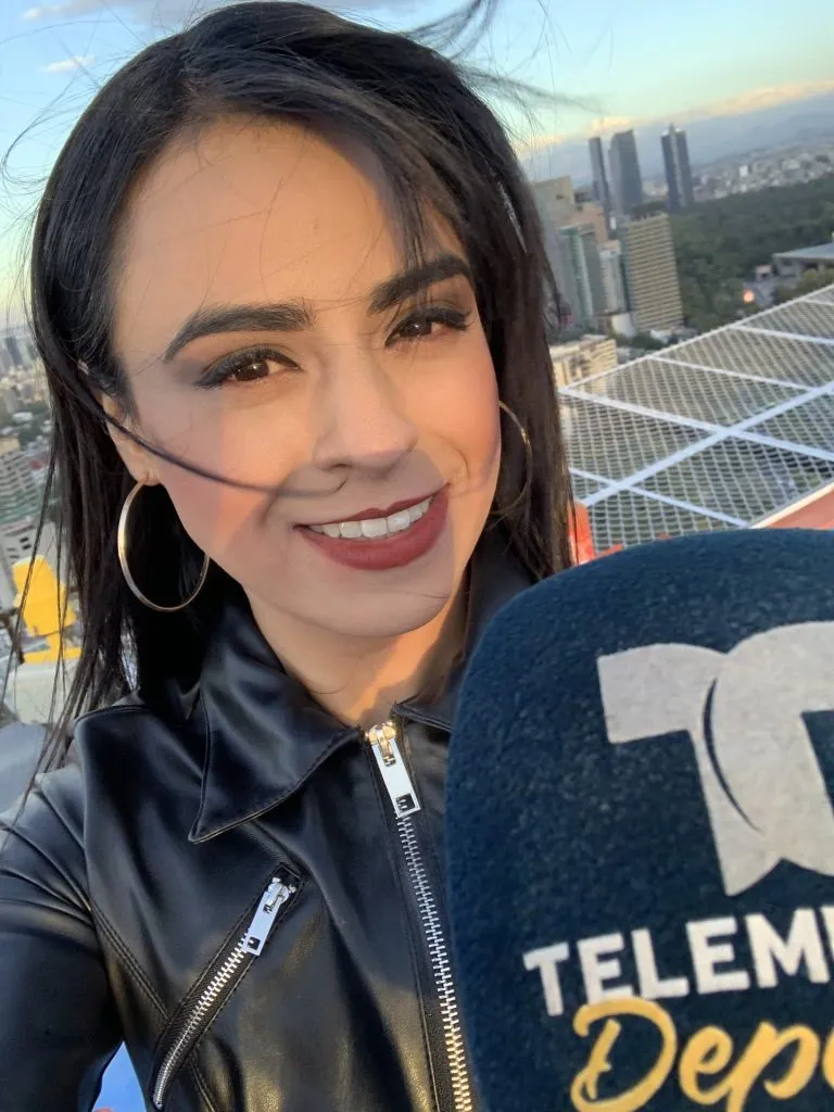 Iris Cisneros se convirtió en la primer mujer en narrar la final de un Mundial. (X de Iris Cisneros)