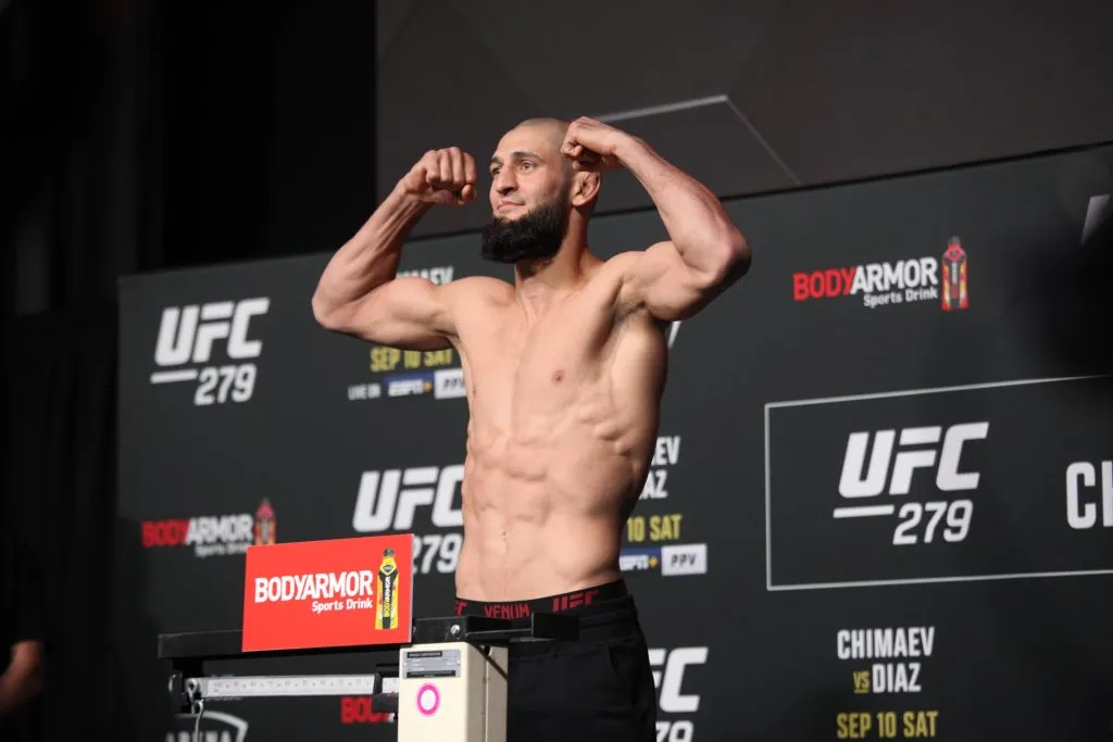 Khamzat Chimaev puso el mes de octubre como fecha para su regreso al octágono de la UFC. (IMAGO)