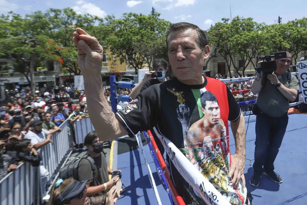 Julio César Chávez pudo dejar atrás las adicciones y mantener una gran parte del patrimonio que ganó como profesional. (IMAGO)