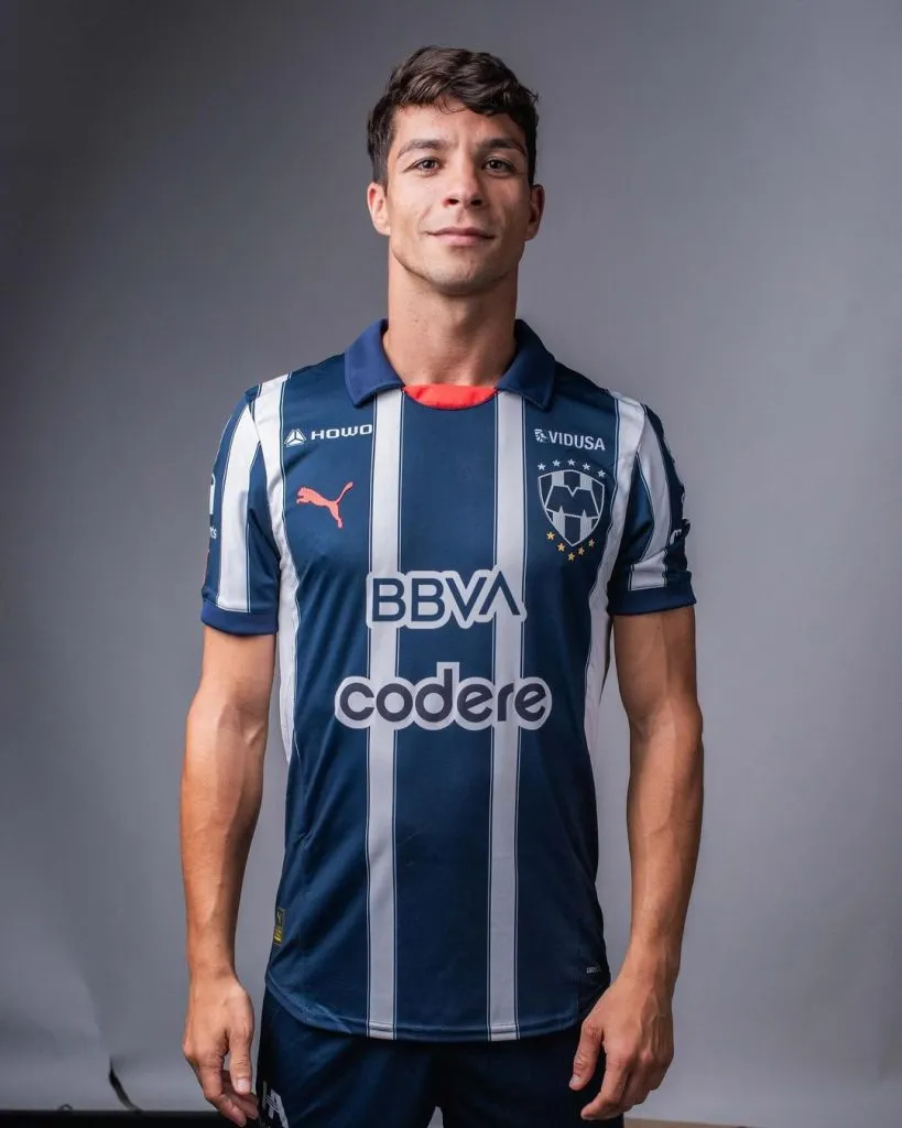 Óliver Torres espera por su debut (Fuente: @olitorres10)