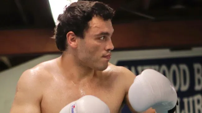 Julio César Chávez Jr recibió una fuerte reprobación del público tras su victoria ante Uriah Hall.